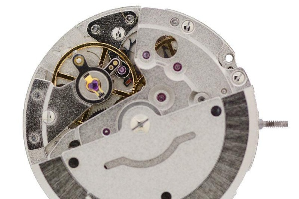 A cheap, broken replica watch movement
