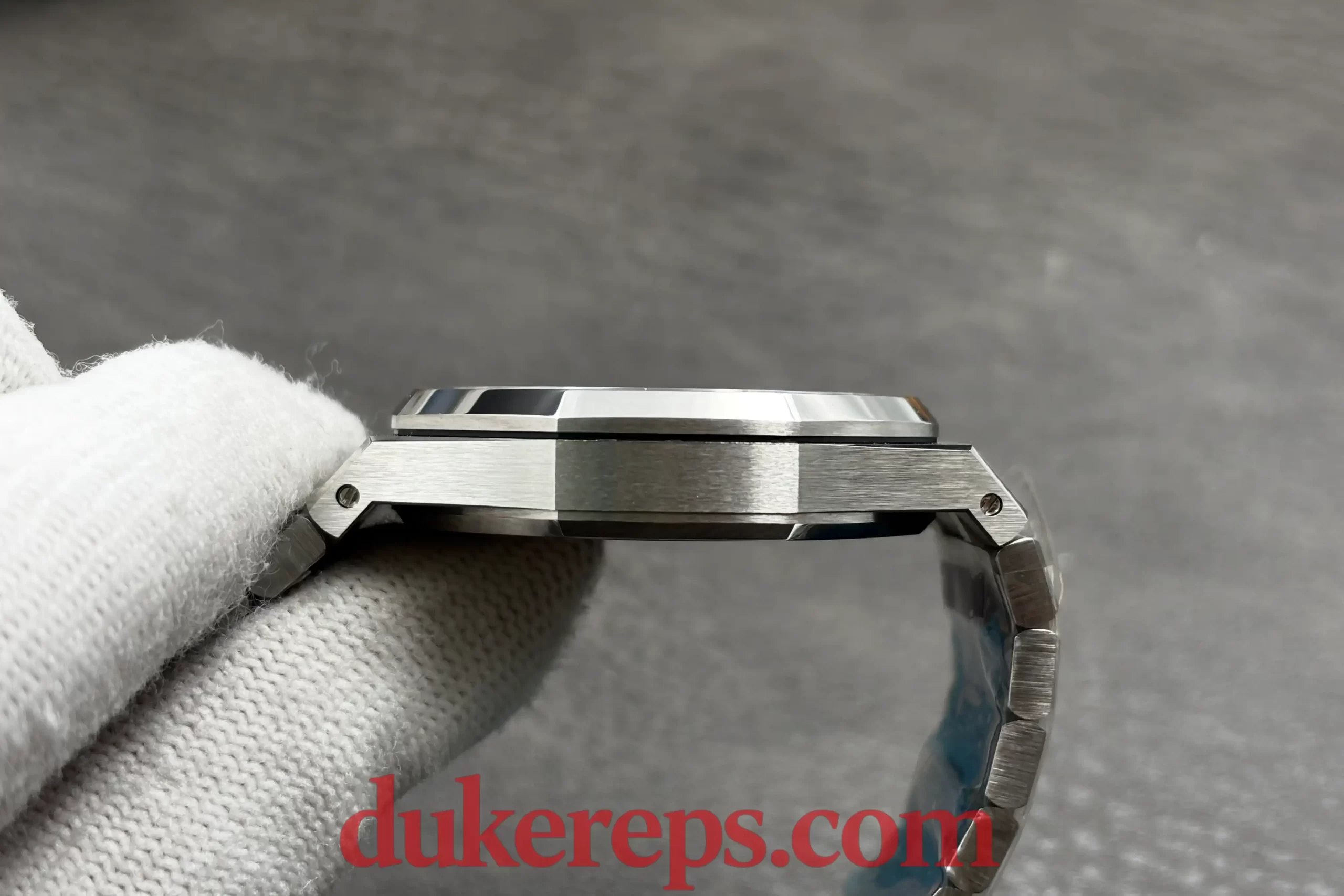 An image comparing the VSF and APSF Audemars Piguet 15500 side-by-side